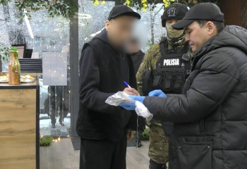 В Алматы обычный повар оказался наркодилером: гашиш продавался прямо в кафе