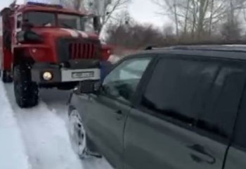 Қарағандыда қар құрсауында қалған екі адам құтқарылды