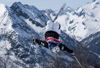 Казахстанские спортсменки в числе лучших на Кубке мира по фристайл-могулу в Италии