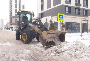 Астанада 2400-ге жуық жол жұмысшы қар күреу жұмысына жұмылдырылды