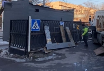 «Посуду мыли в тазике за киоском»: алматинцы жалуются на уличный фастфуд