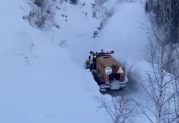 На трассе в Восточном Казахстане зафиксирован новый сход лавин: ведутся работы по расчистке