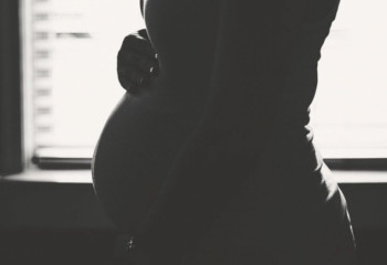 Динара Зәкиева өз туыстарынан босанған жасөспірім қыздар туралы айтты