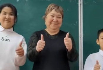 Мұғалім қыздар мен ұлдар арасындағы басты айырмашылықты көрсетіп жұртты күлдіртті