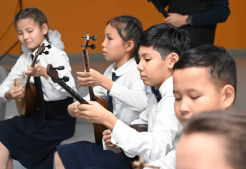 В Казахстане школьники одновременно исполнят кюи в честь Наурыза