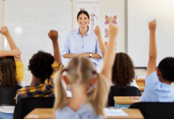 Қазақстандық мұғалімдер миллиондаған ақшадан қағылған