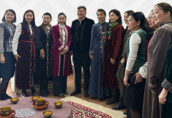 Жастар орталығының қызметкерлері Амал мерекесінде қарттар үйіне барды