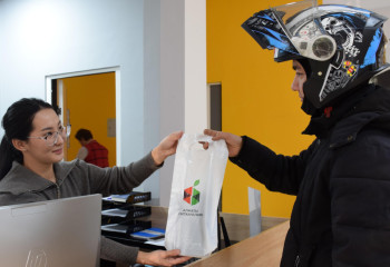 Алматыда мүгедек азаматтарға кітап жеткізетін қайырымдылық жоба басталды