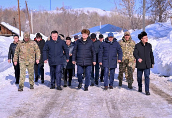 Аким области Абай посетил заснеженные села Урджарского района