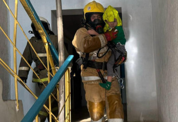 Пожар в Таразе: спасатели эвакуировали 30 человек
