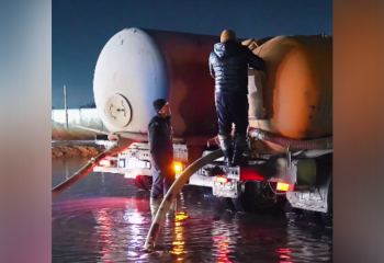 В Семее всю ночь откачивали талые воды