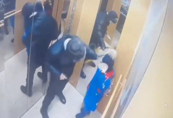 Лифтідегі шабуыл: 5 жасар баланың қазіргі жағдайы белгілі болды