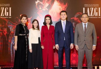 Саида Мирзиёева Алматыда балет қойылымын тамашалады