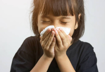 Үшінші сынып оқушысы екі аптаға созылған жөтелден кейін қайтыс болды