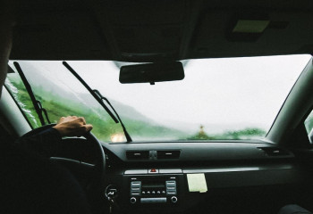 Көктөбедегі «такси» жүргізушісі көпшілікті тәнті етті