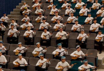 300 юных музыкантов исполнили легендарные кюи в Астане