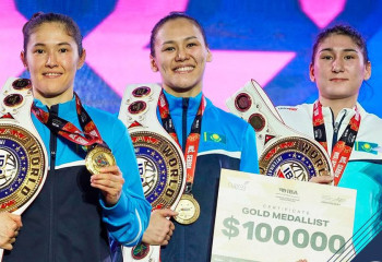 Әлем чемпионатында топ жарған боксшы қыздарға қаржылай сыйақы табысталды