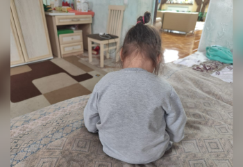 «Свекровь кормила моего грудного сына мантами!». Почему рушатся семьи и как остановить разводы в Казахстане?