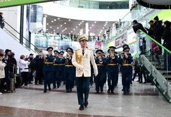 Астана әуежайында өнер көрсеткен әскери оркестр көпті таңқалдырды