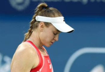 Елена Рыбакина выбыла с турнира в Майами, уступив американке Крюгер