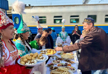 Поезда «Jibek Joly» и «Keruen Express» отправились в праздничное путешествие