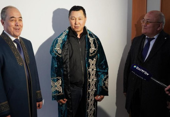 Аким ЗКО вручил ключи от 120 новых квартир жителям Уральска