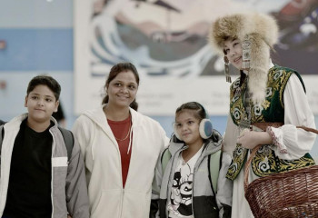 Во время празднования Наурыза туристов в Алматы встретили тематическими сувенирами