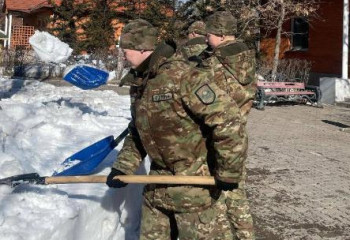 23 марта – Тазару күні: Гвардейцы очистили территорию детского дома от снега
