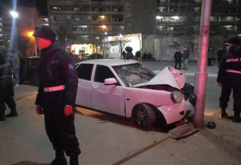 Гвардейцы помогли пострадавшим в ДТП в Актау