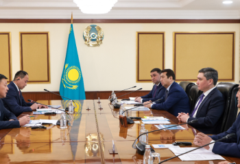 Kazakh PM discusses with Zhang Qihai, head of Xinjiang Lihua, cotton-textile cluster worth over 200 billion tenge