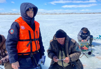 Опасность весеннего льда: ДЧС ВКО предупреждает беспечных рыбаков