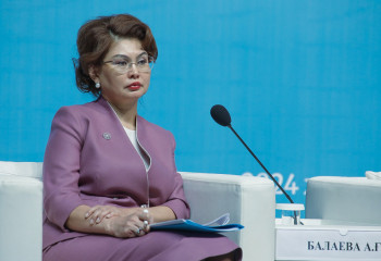 Аида Балаева опровергла слухи о «Казахфильме» и объявила о ремонте на киностудии