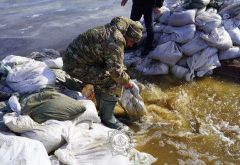 В Макинске предотвратили подтопление жилых домов из-за переполненного пруда