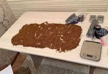 В Шымкенте задержан наркокурьер с килограммом наркотиков