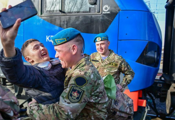 Десант вернулся домой: в Астане встретили уволенных в запас военнослужащих