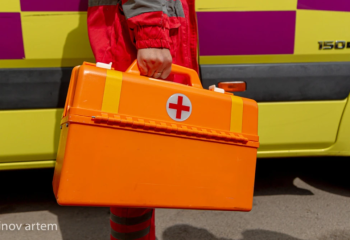 Ақмола тұрғыны жедел жәрдем шақырып,  фельдшерге шабуыл жасады