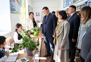 Аким области Абай оценил условия обучения в сельских школах Аксуатского района