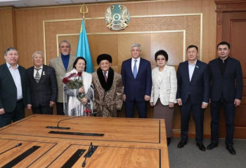 Белгілі ақын Серік Ақсұңқарұлына мерейтойына орай құрмет көрсетілді