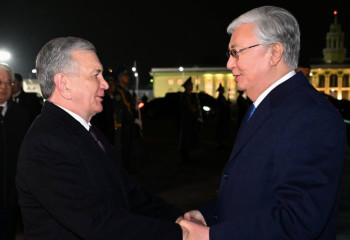 Касым-Жомарт Токаев лично проводил Шавката Мирзиёева в аэропорту Алматы