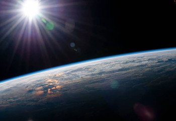 Астрофизики: темная материя может нагревать Землю и ускорять ее вращение