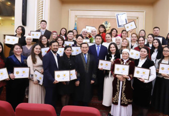 В Мангистау наградили участников мирового рекорда в национальной одежде