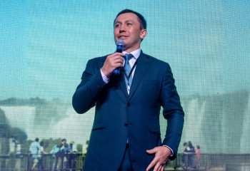 Головкин бокстан Әлем кубогы кезеңінің ашылу салтанатына қатысты