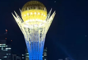 Аутизмі бар жандарды қолдау: Астанада сәулеттік нысандар көк түспен жарықтандырылды