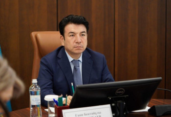 Министр просвещения встретился с педагогическими коллективами комфортных школ Казахстана