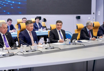 Kazakh PM holds meeting on digital tenge implementation
