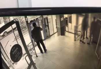 В Уральске задержали подозреваемых в краже 680 тысяч тенге из банковского терминала