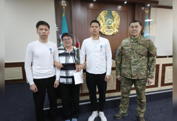 Студенты спасли семью из пожара в Алматы и получили медали