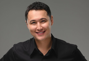 Белгілі актер Шәріп Серік зорлық-зомбылық бойынша айыпталды