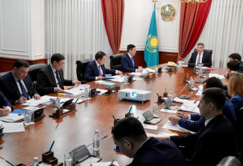 Олжас Бектенов провел совещание по вопросам развития рынка авиатоплива