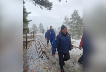 Мужчина упал в ущелье горы в Щучинске